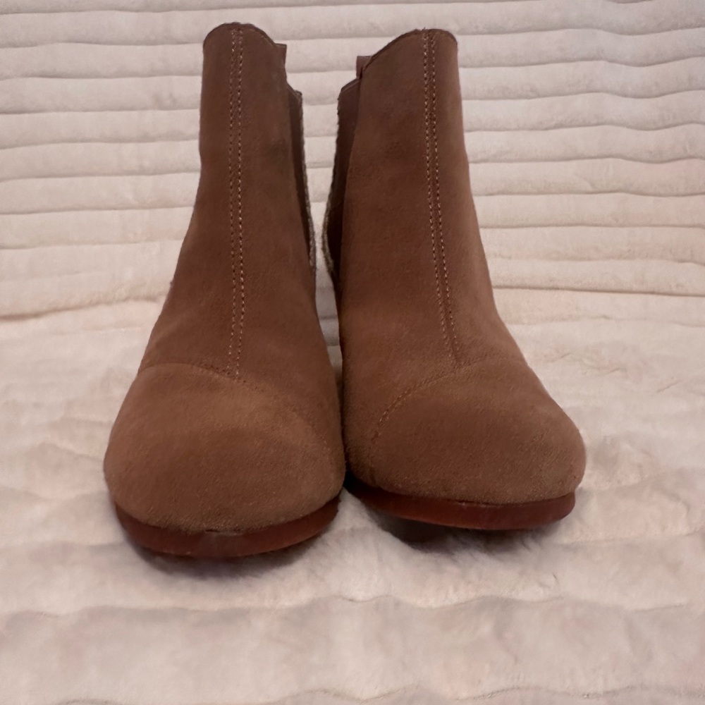 Toms Brown Suede Wedge Chelsea Boot with Herringbone Panel - Picture 2 of 4